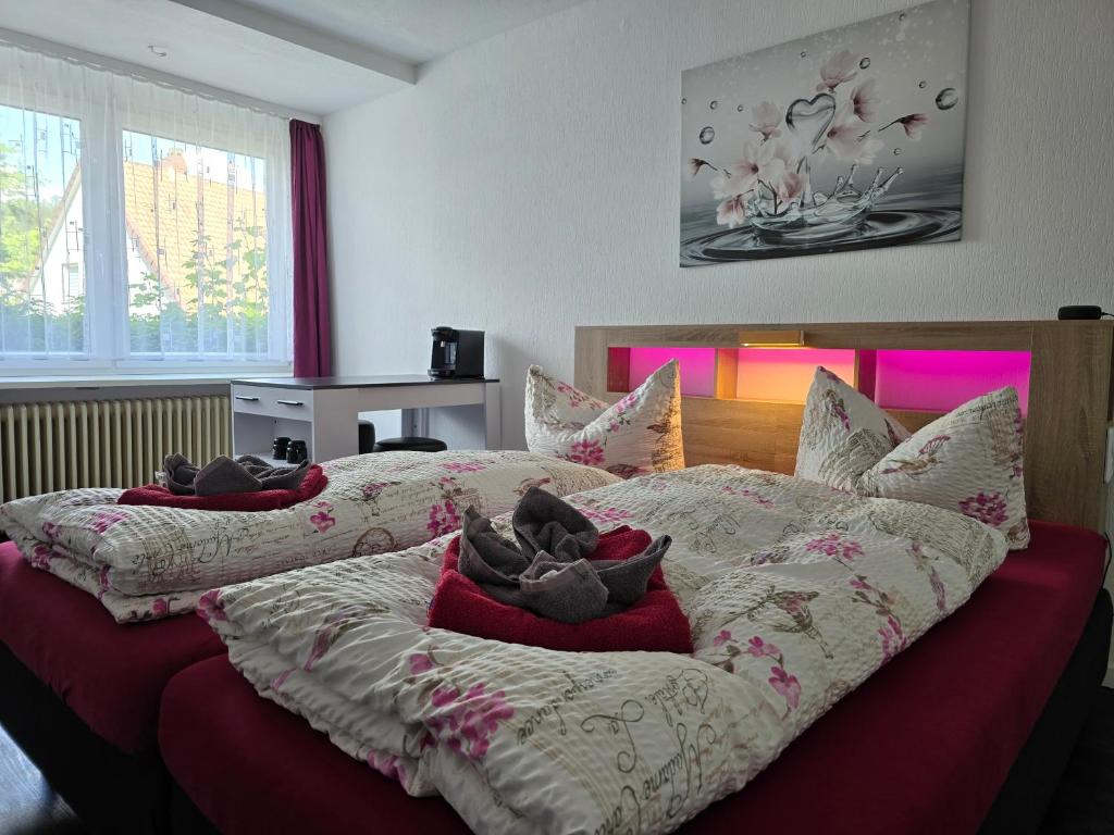 Postel nebo postele na pokoji v ubytování Pension Hamburg