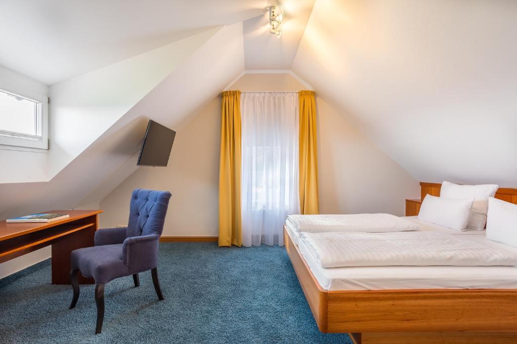 Postel nebo postele na pokoji v ubytování Hotel Annaberg