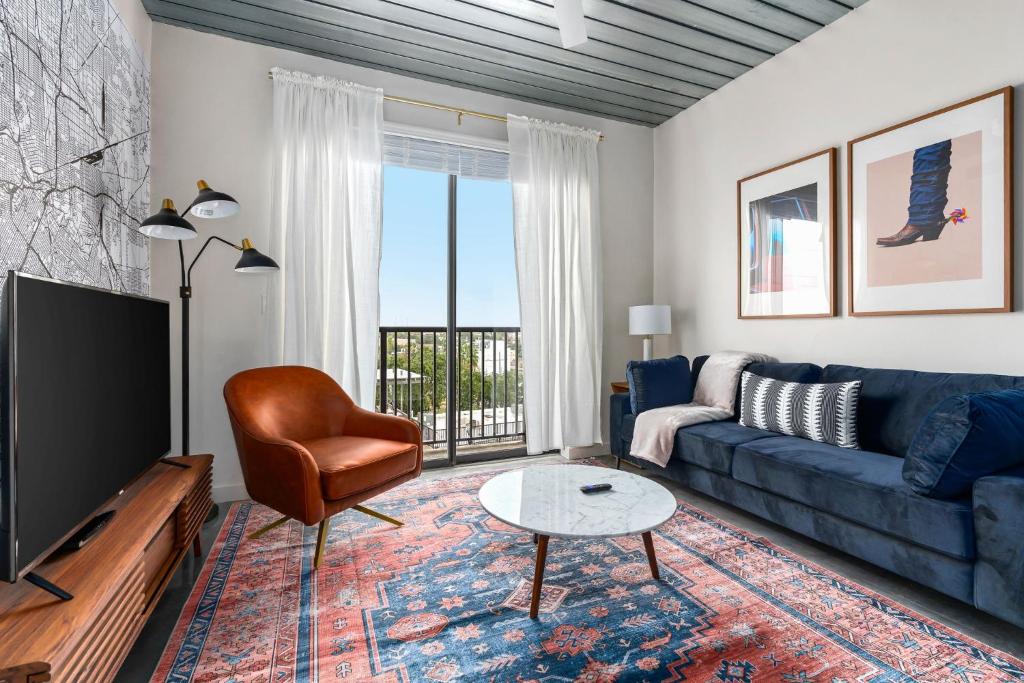 Μια τηλεόραση ή/και κέντρο ψυχαγωγίας στο Lodgeur Midtown, Houston - close to Downtown & Texas Medical Center