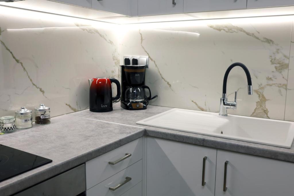 Una cocina o kitchenette en Moet Apartment free private parking