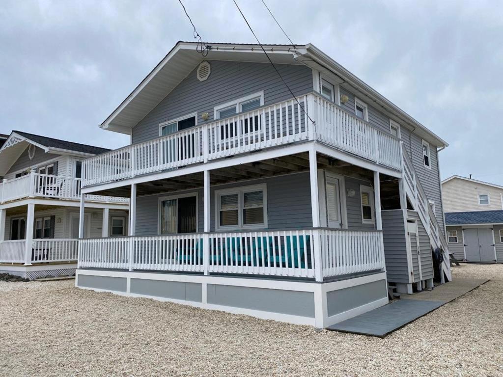 Surf CityにあるNewly Renovated Duplex Located On The Ocean Block In The Heart Of Surf City,のギャラリーの写真