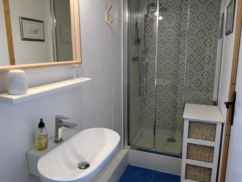 Koupelna v ubytování La petite enseigne - Chez Hélène - Gîtes en baie