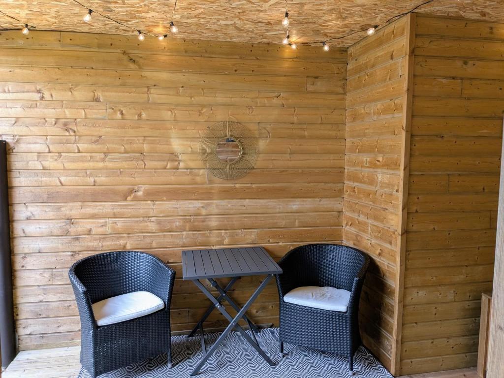 Posezení v ubytování La petite enseigne - Chez Hélène - Gîtes en baie