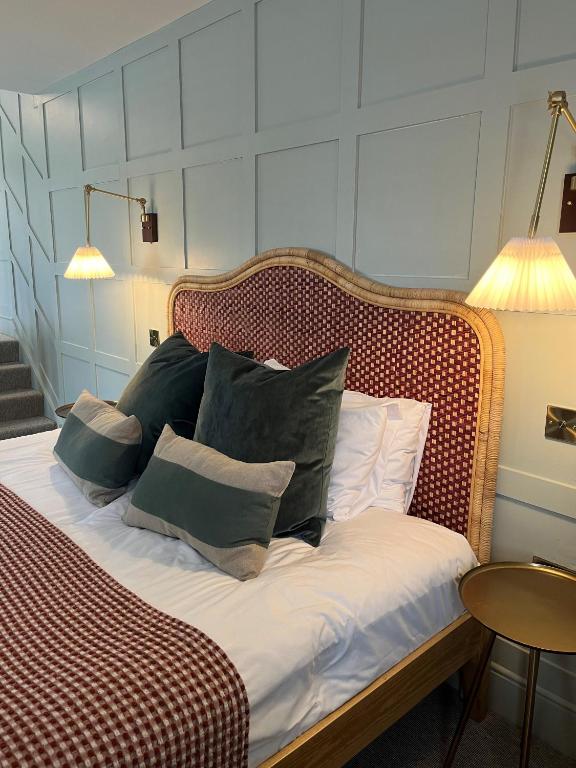 The White Hart - Deluxe Double Room With Bath
