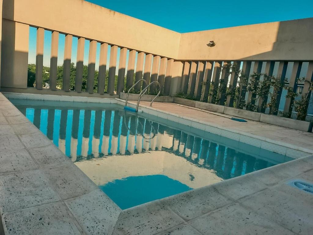 a swimming pool in front of a building at Luminoso y Aireado con Piscina in Saladillo