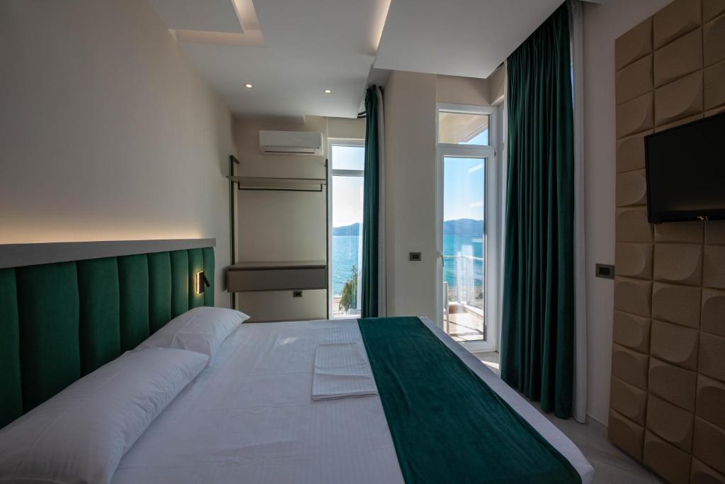 Postel nebo postele na pokoji v ubytování Hotel Royal