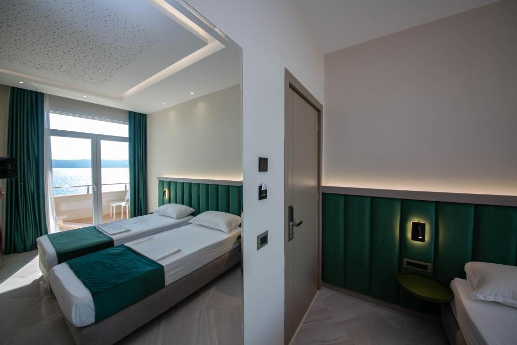 Postel nebo postele na pokoji v ubytování Hotel Royal