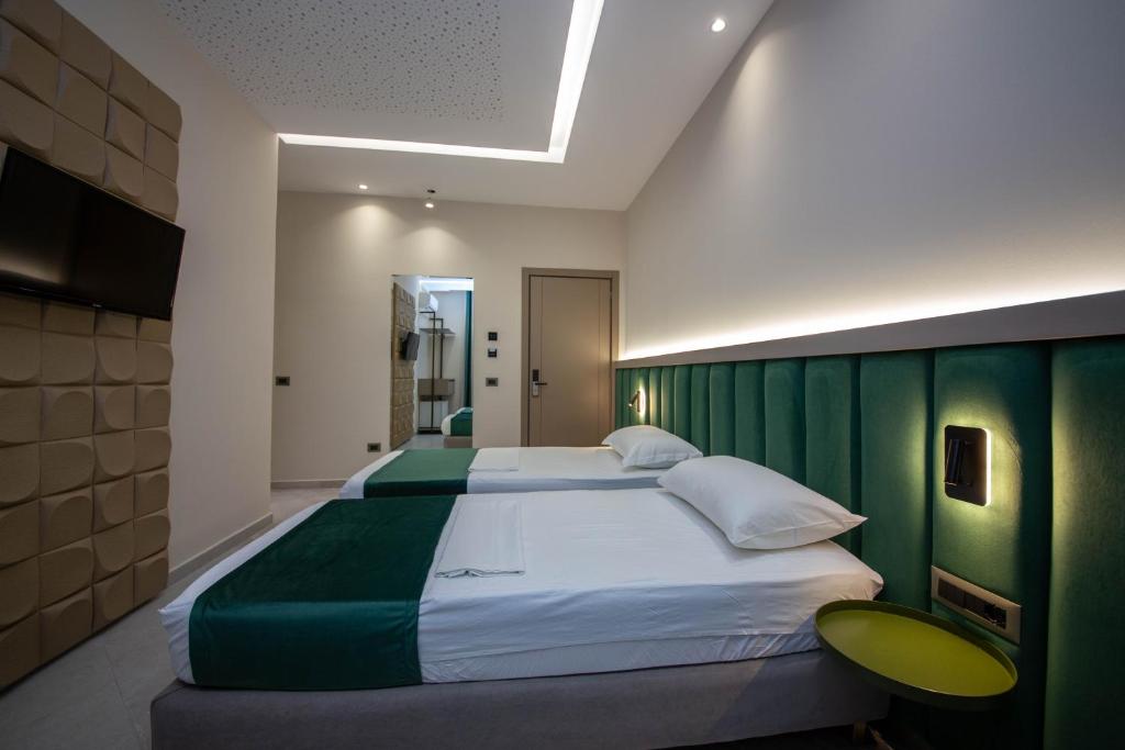 Postel nebo postele na pokoji v ubytování Hotel Royal