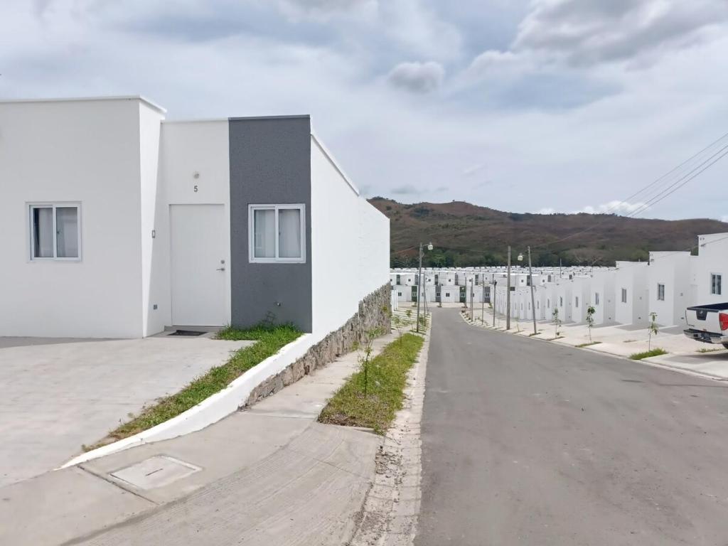 En generel udsigt til bjerge eller udsigt til bjerge taget fra lejligheden