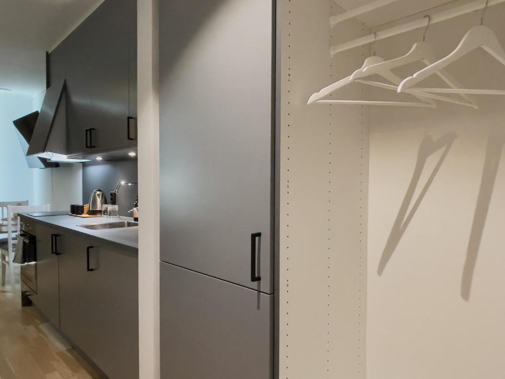 Kuchyň nebo kuchyňský kout v ubytování Injoy Premium Hotel Uppsala