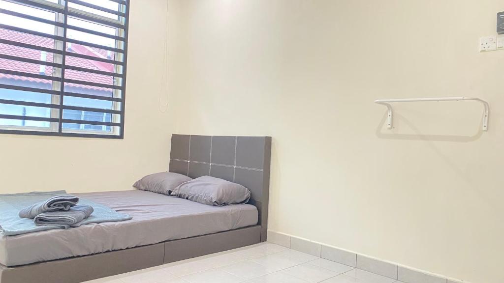 Postel nebo postele na pokoji v ubytování Assyifa Homestay Kulim