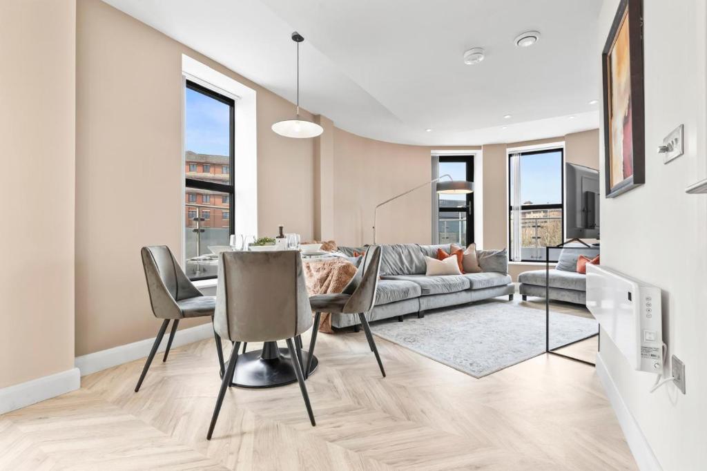 Visual Reference: Stylish Penthouse Retreat With En Suites Central Station Updated