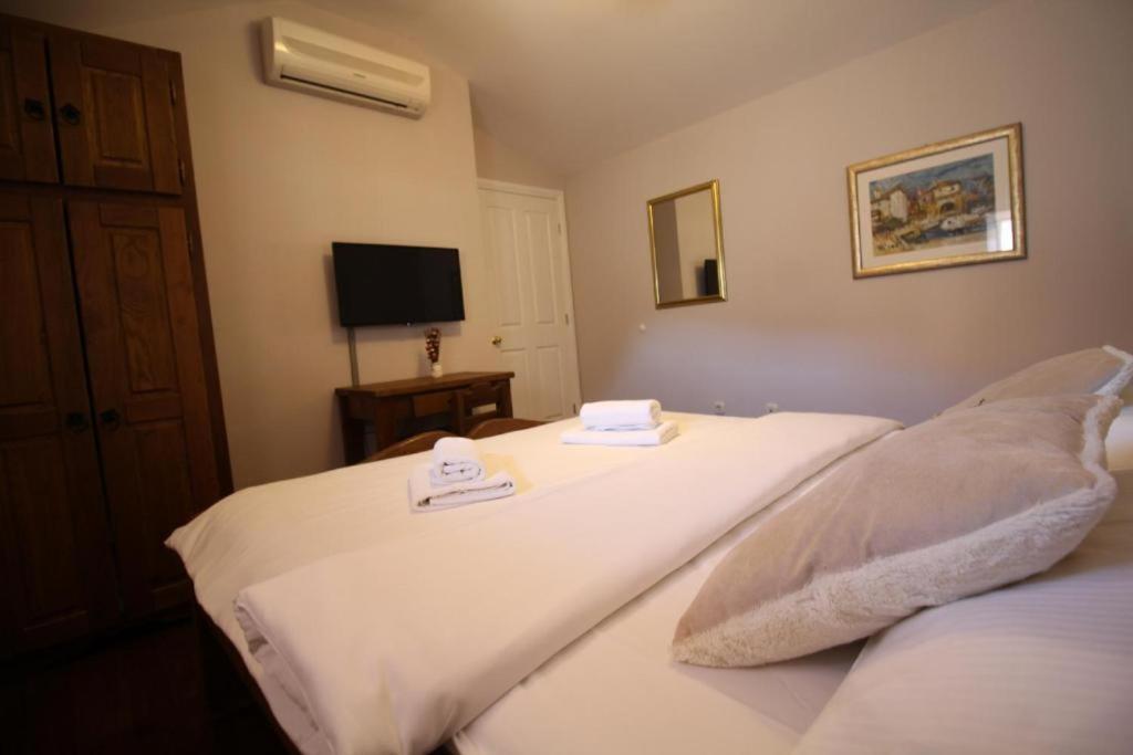Postel nebo postele na pokoji v ubytování Villa Varoš