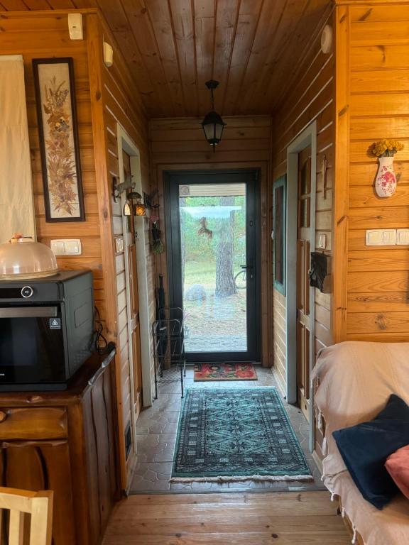 Televízia a/alebo spoločenská miestnosť v ubytovaní wietrznie-wichrowe wzgórze