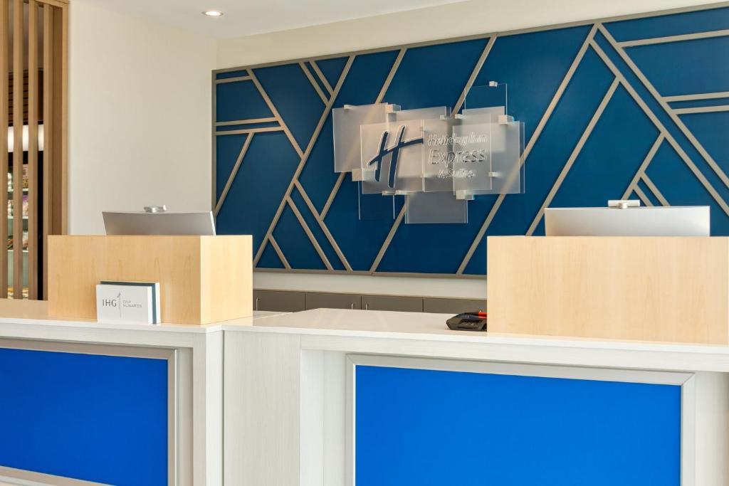 Holiday Inn Express & Suites Hayward - Castro Valley by IHG photo