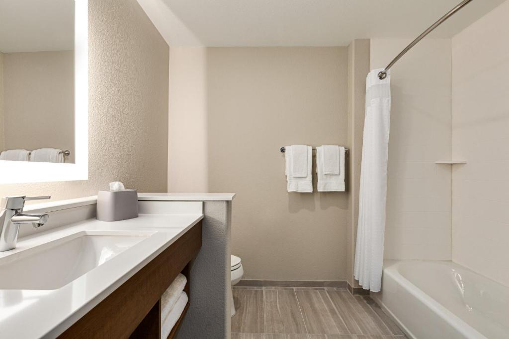 Holiday Inn Express & Suites Hayward - Castro Valley by IHG photo