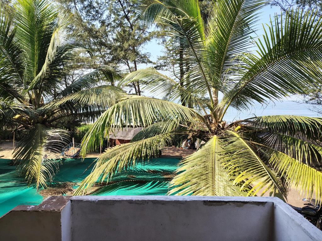 Bazén v ubytování Omkar Beach Resort nebo v jeho okolí