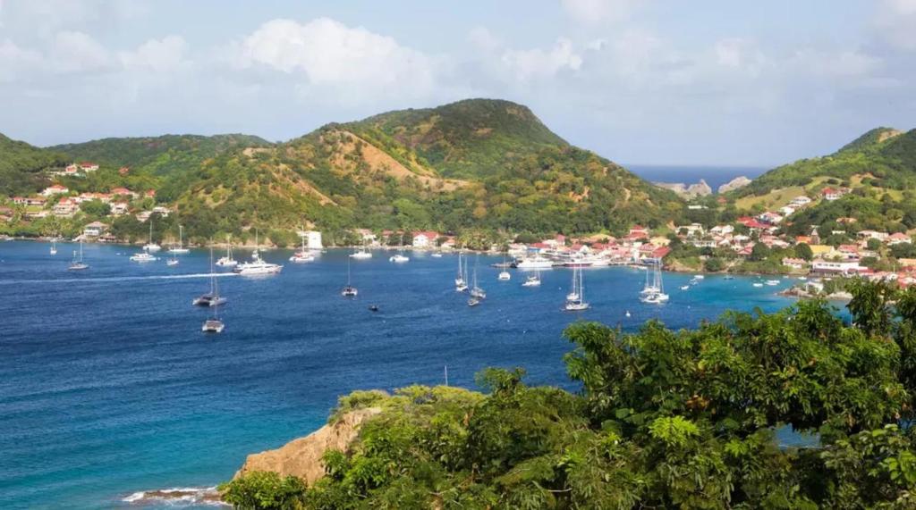a group of boats in a bay with mountains at Appartement confortable à Fort-de-France, 45 m² avec terrasse in Fort-de-France