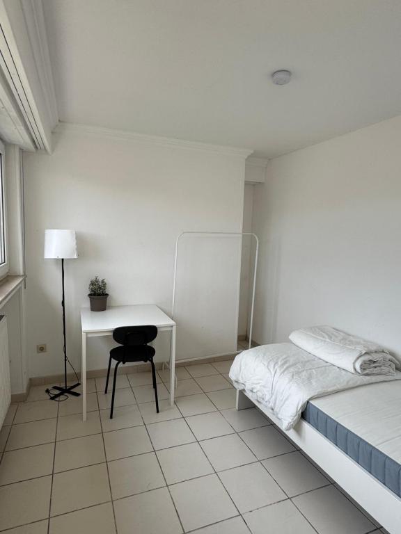 Postel nebo postele na pokoji v ubytování Smart & Cheap Stay for 1 person