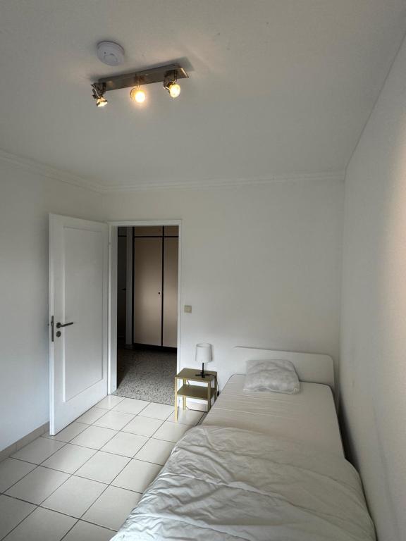 Postel nebo postele na pokoji v ubytování Smart & Cheap Stay for 1 person