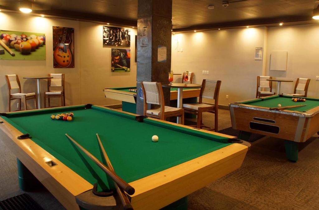 Mesa de billar en Don Pelayo Pacific Beach