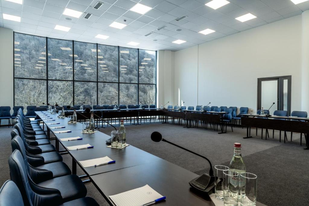 Konferenční prostory v ubytování Ani Forest Hills Hotel and Resort, Dilijan