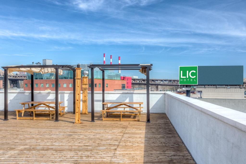 Ein Balkon oder eine Terrasse in der Unterkunft LIC Hotel