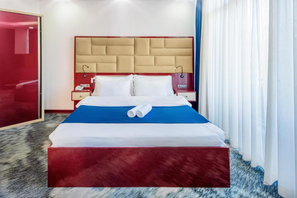 Postel nebo postele na pokoji v ubytování Denis hotel