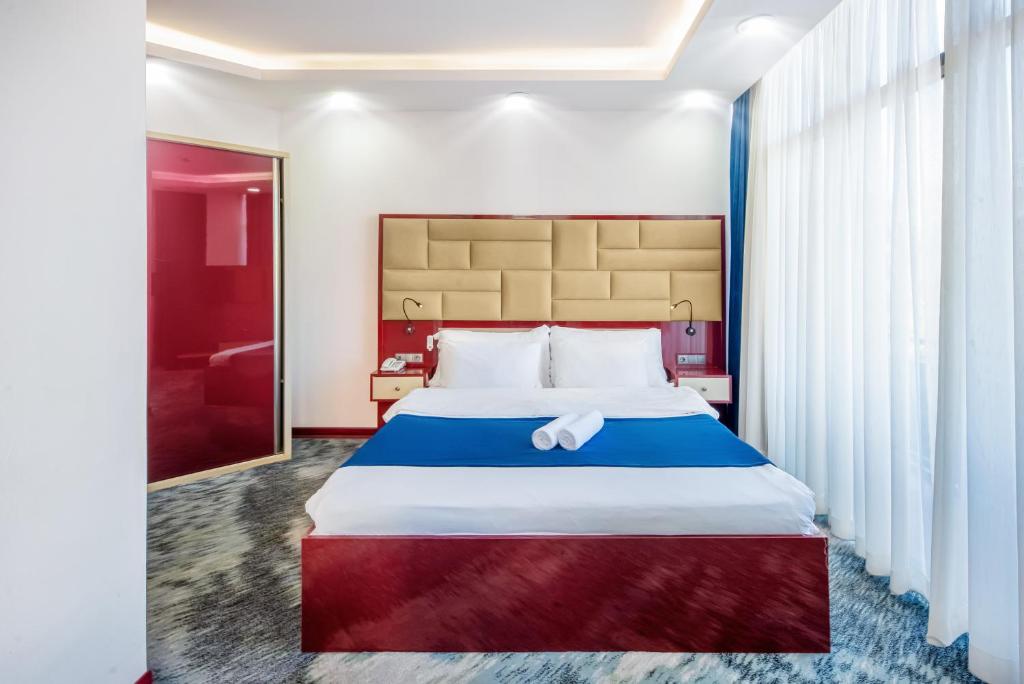 Postel nebo postele na pokoji v ubytování Denis hotel