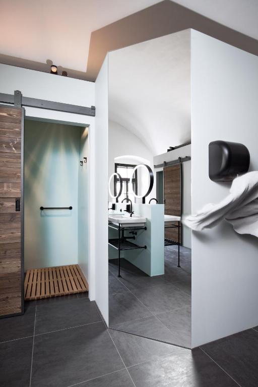 Long Story Short Hostel & Café - 14