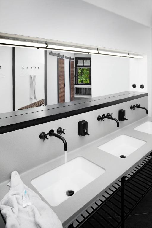 Long Story Short Hostel & Café - 15