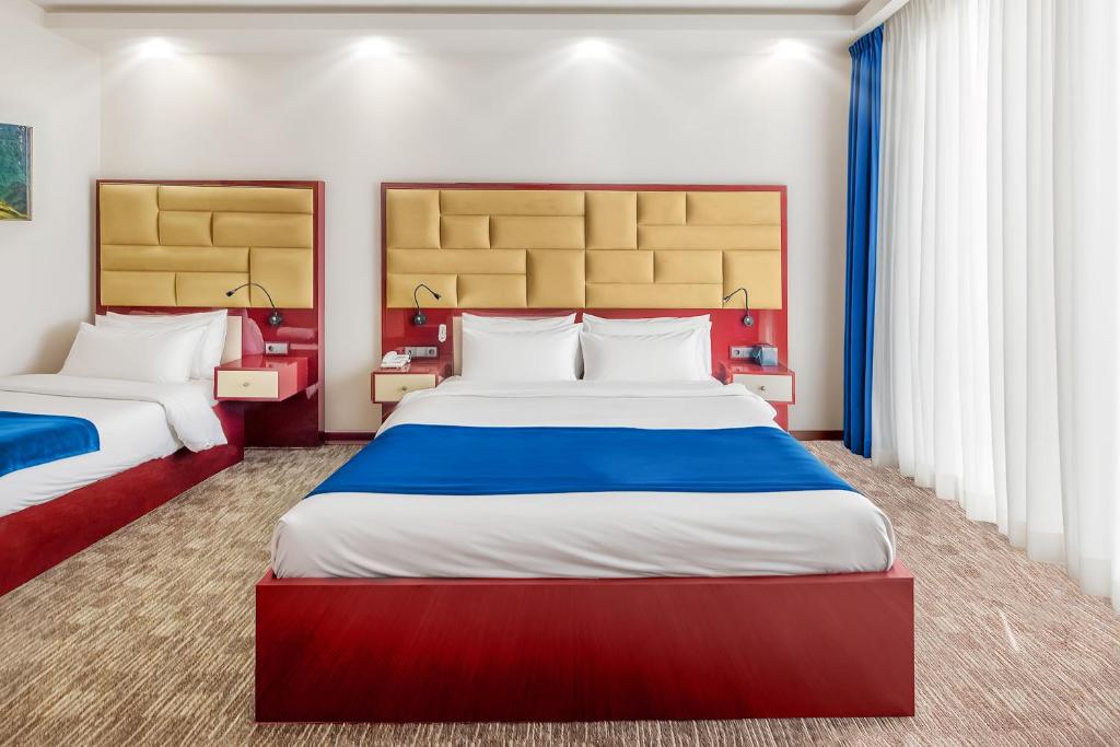 Postel nebo postele na pokoji v ubytování Denis hotel