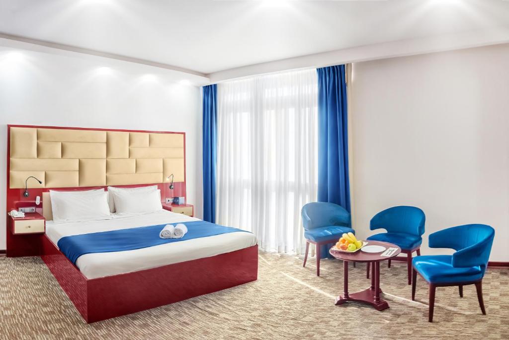Postel nebo postele na pokoji v ubytování Denis hotel