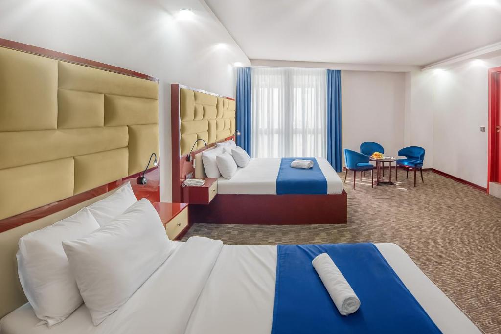 Postel nebo postele na pokoji v ubytování Denis hotel