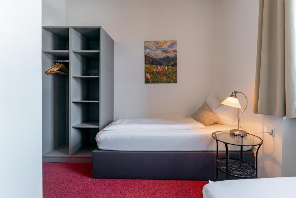 Postel nebo postele na pokoji v ubytování Hotel Gasthof Post