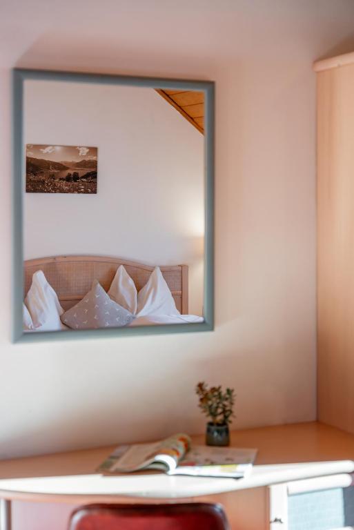 Postel nebo postele na pokoji v ubytování Hotel Gasthof Post