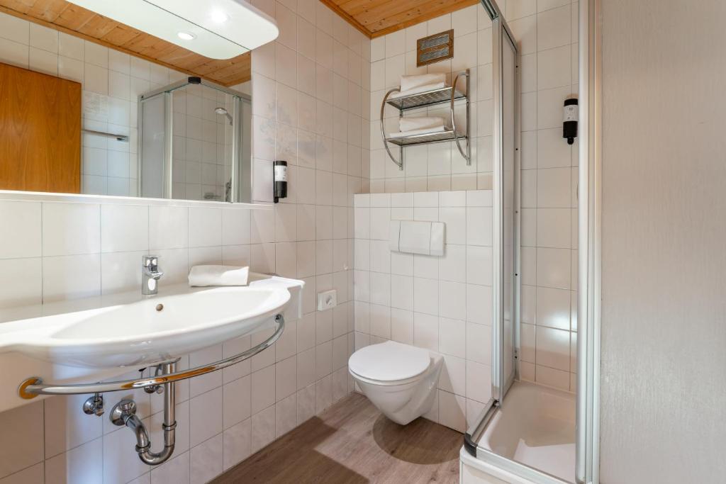 Koupelna v ubytování Hotel Gasthof Post