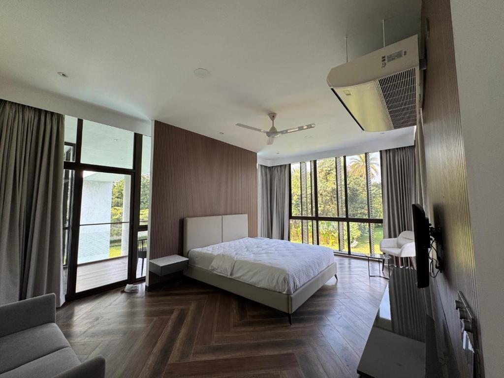 Ένα ή περισσότερα κρεβάτια σε δωμάτιο στο De Oro Luxury Villa