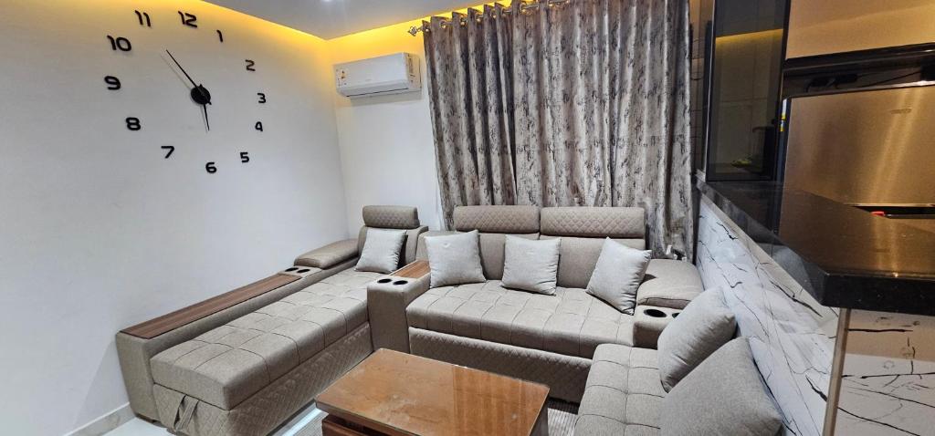Posezení v ubytování شاليه فندقي هلنان بورفؤادHelnan Hotel Chalet in Port Fouad, Port Said