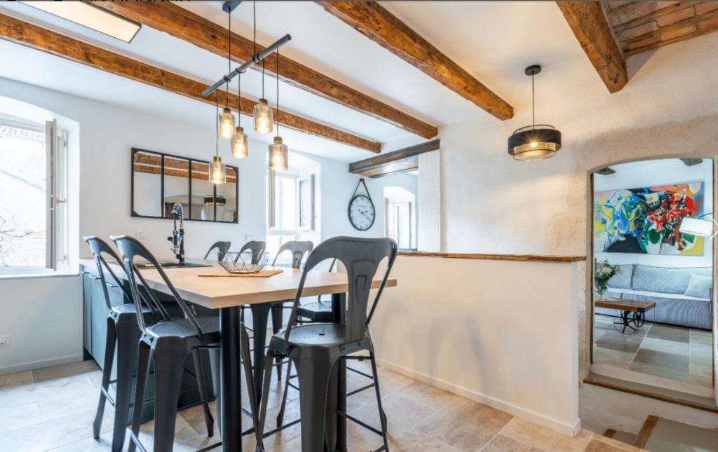 Photo de la galerie de l'établissement La Maison de la Calade, à Fons-sur-Lussan