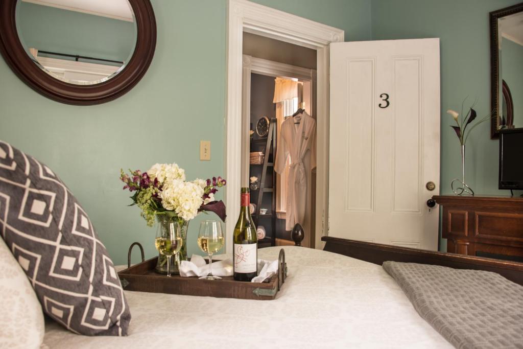 The Chadwick Bed and Breakfast - Queen Room (The Baxter)