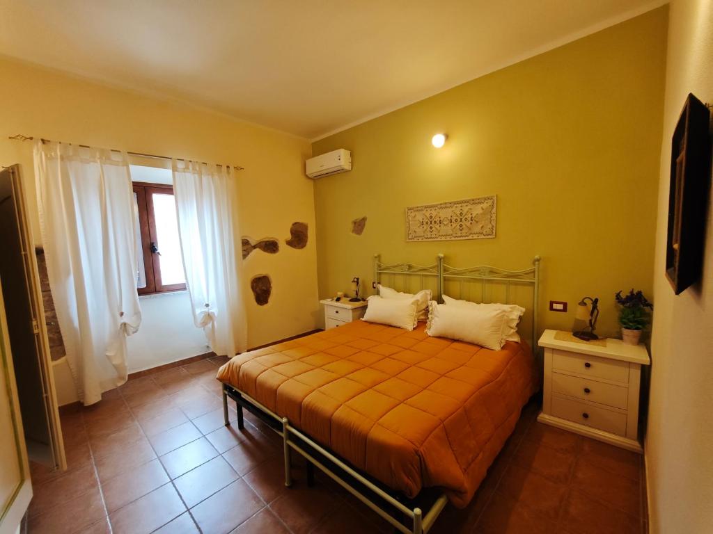 Postel nebo postele na pokoji v ubytování B&B Domu Delunas