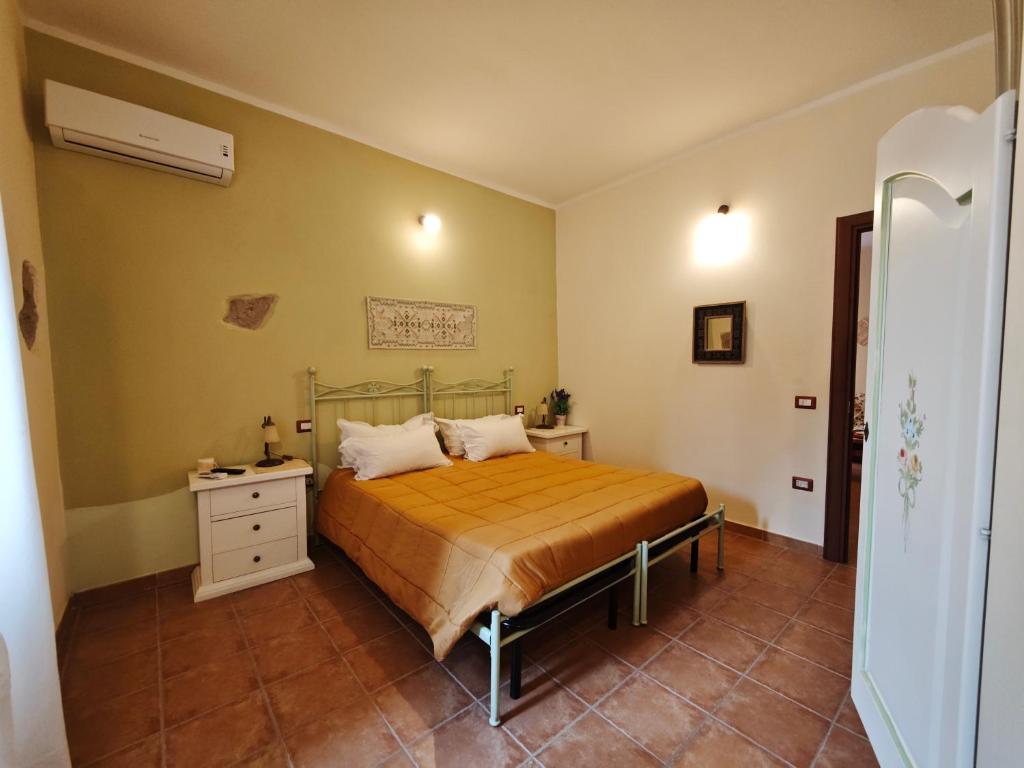 Postel nebo postele na pokoji v ubytování B&B Domu Delunas