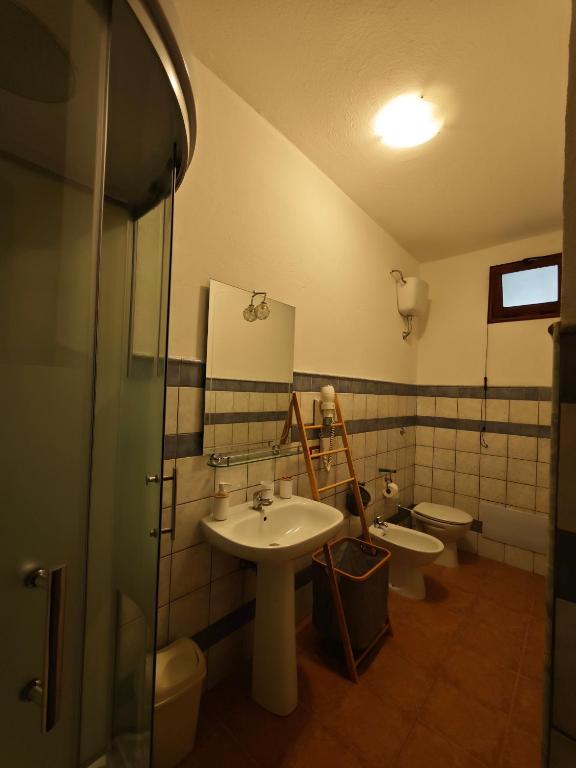 Koupelna v ubytování B&B Domu Delunas