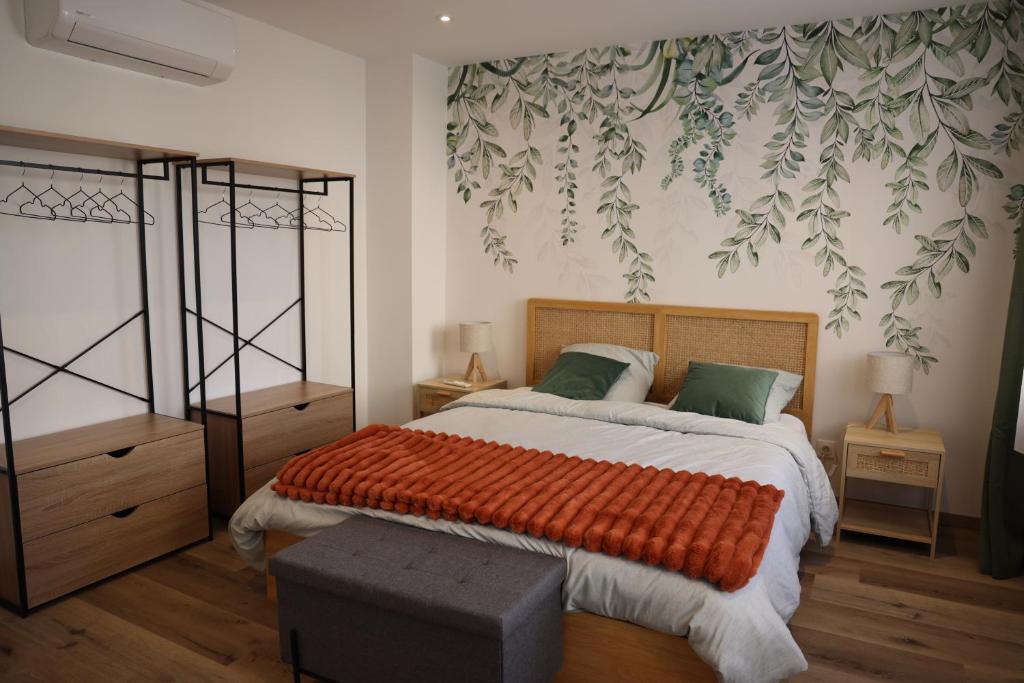 Postel nebo postele na pokoji v ubytování Le Verdoyant , maisonnette cosy avec terrasse totalement climatisé avec parking