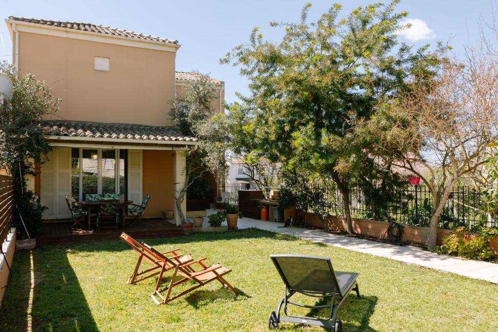 Κήπος έξω από το Villa Aristotle