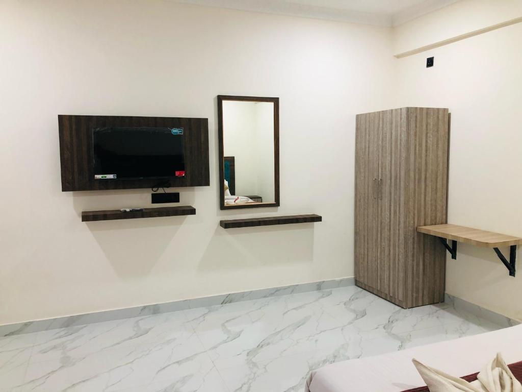 TV a/nebo společenská místnost v ubytování Hotel Small Daddy INN