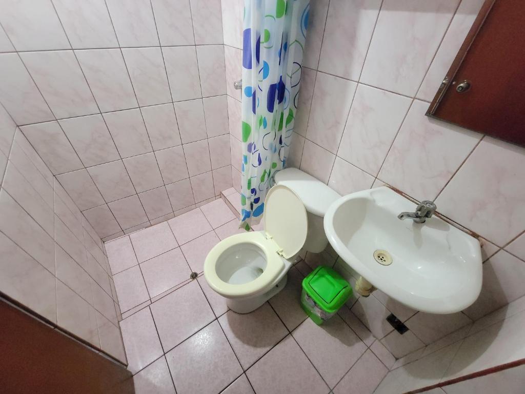 Koupelna v ubytování Hospedaje Leo