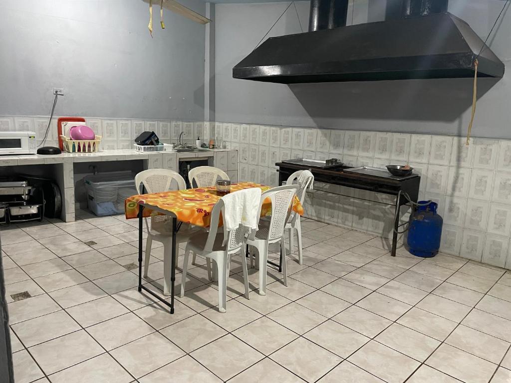 Kuchyň nebo kuchyňský kout v ubytování Managua Hotel Oasis
