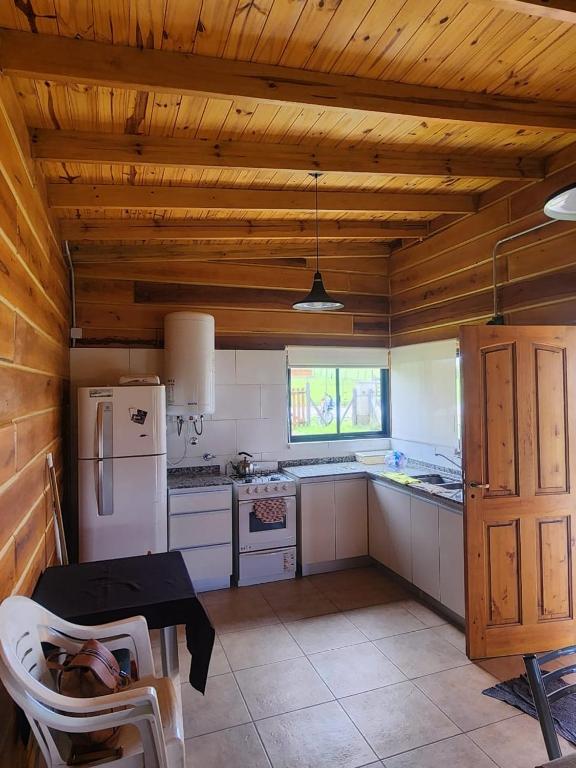 Kuchyň nebo kuchyňský kout v ubytování Cabaña Altos los Reartes
